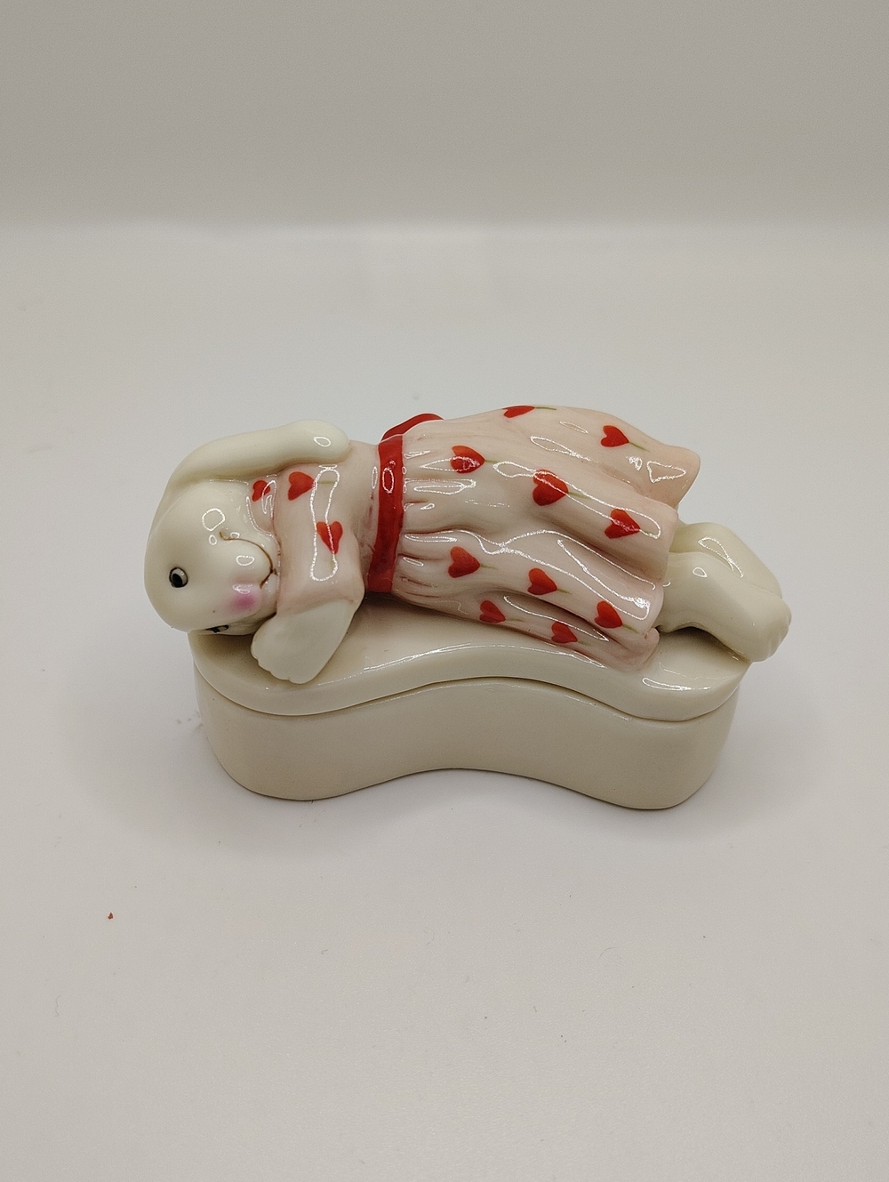 Paris Bottman Ceramic Bunny Trinket Box in Cream and Red Hearts